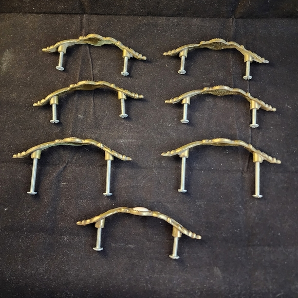 7 Pc Vtg Brass Porcelain Drawer Pulls Handles - Picture 2 of 9